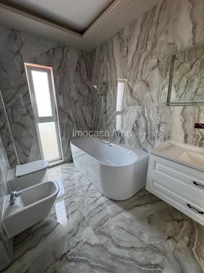 De vânzare apartament Penthouse nou, terase generos Micalaca Arad - 2