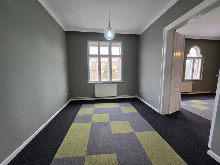 Locatie centrala in vila, cu vedere la Bega