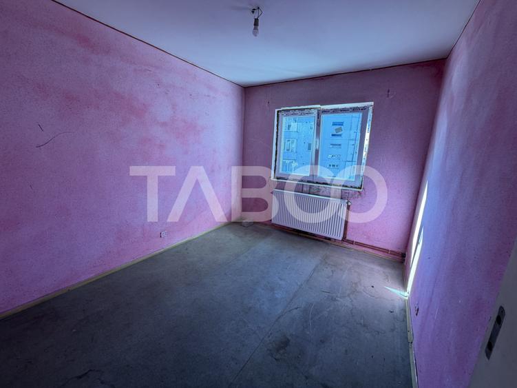 Apartament semidecomandat 4 camere 2 bai etaj 2 zona 1 Decembrie 1918