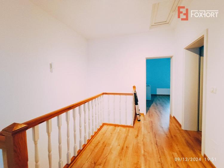 Casa tip triplex cu priveliste de vis in Giroc - V7245