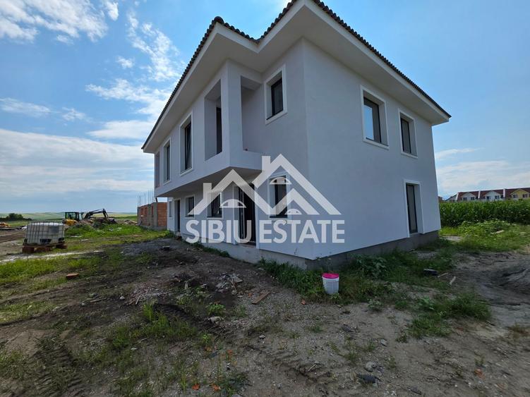 Duplex nou in Sura Mica, 4 camere, 3 bai