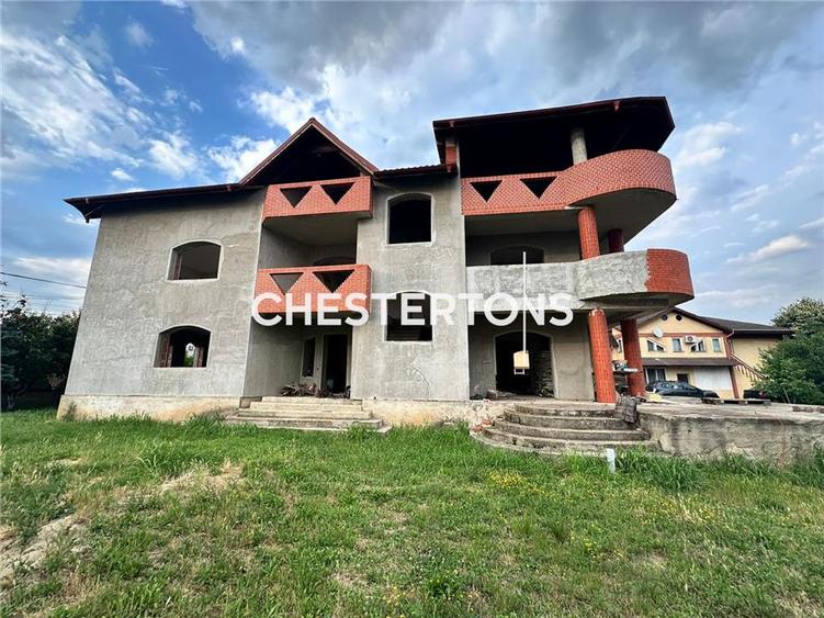 Vila Exclusivista , 9 camere + 1200mp teren , toate utilitatile, in apropiere de