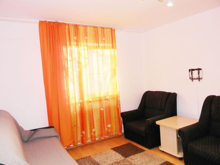 Apartament cu 3 camere mobilate,cartier Tractoru - 4