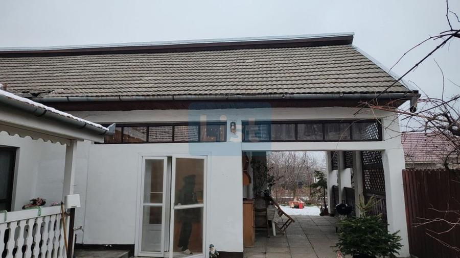 Casa cu mansarda, 7 camere, anexe, Sanmartin