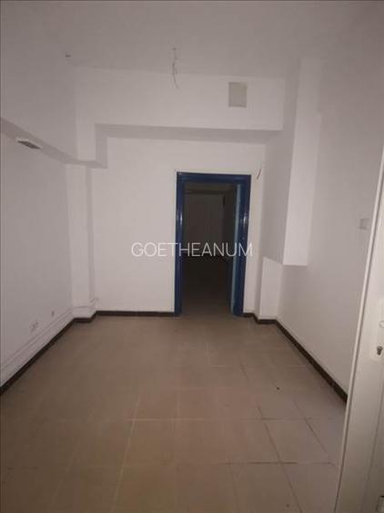 Sp comercial central (parter stradal, renovat) plus demisol iluminat natural - 9