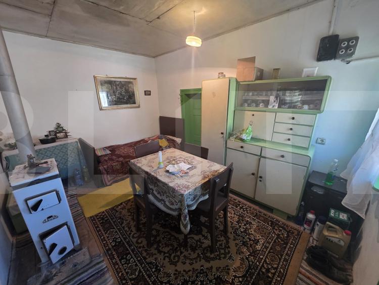 Casa traditionala din lemn in satul Zoltan