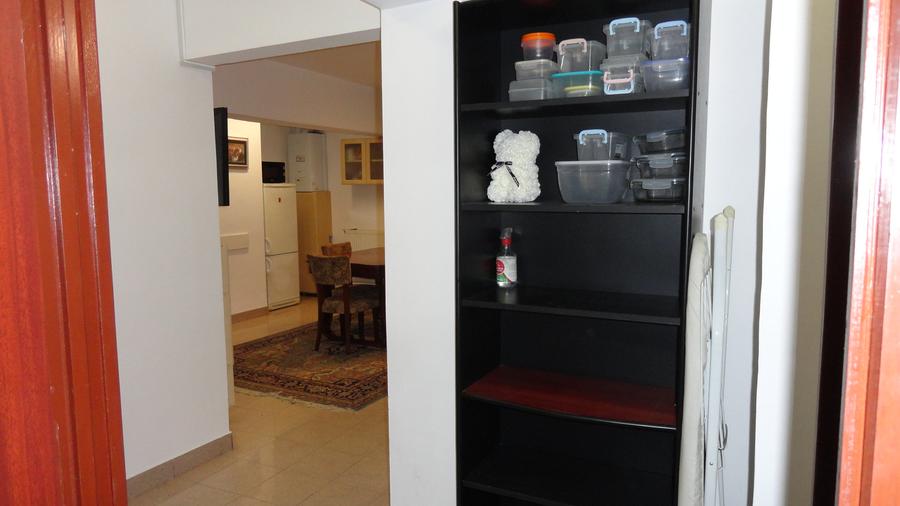 Apartament cu 3 camere, amenajat cu 3 dormitoare, zona centrala