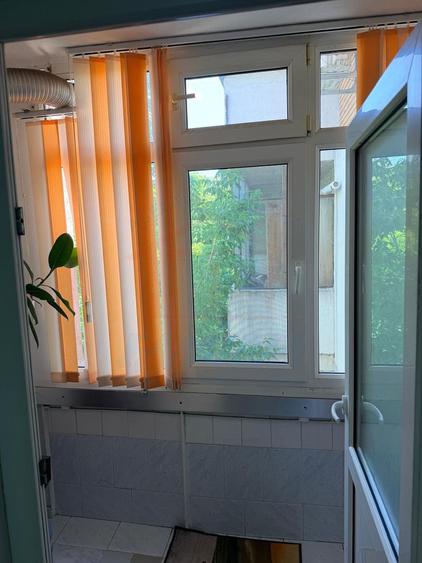 Inchiriem apartament cu 2 camere in Mazepa 2, et.3, pret 2000 de lei.