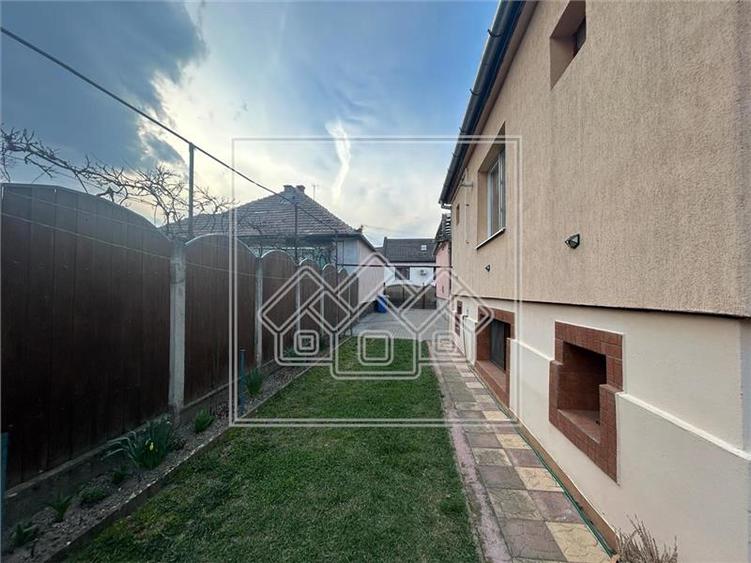 Ap de inchiriat  2 camere - la casa - Zona Lupeni