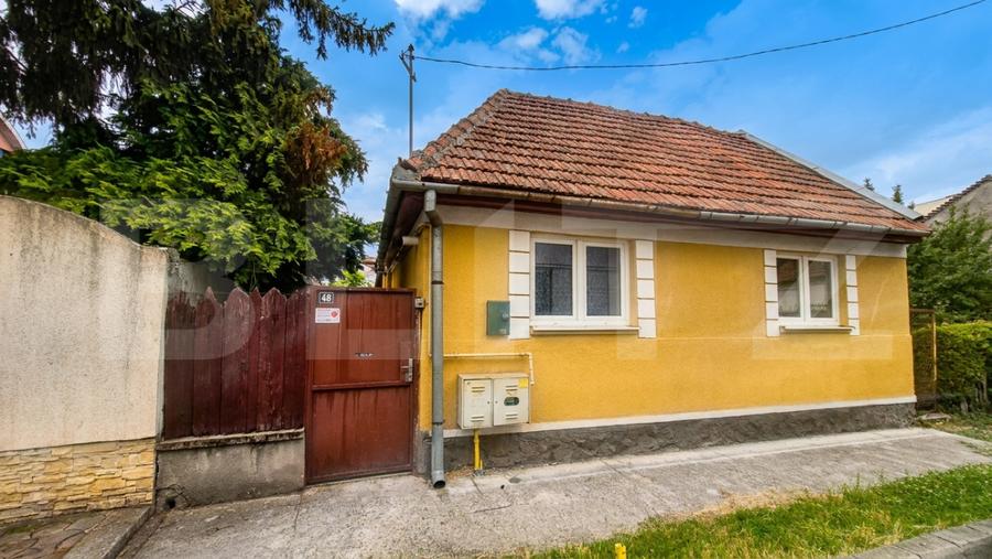 Casa cu 2 camere de vanzare, 50 mp, teren 335 mp, strada Mara, zona Piata Mica