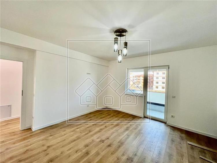 Ap. decomandat, 3 camere, logie 13,4 mp, bloc nou, lift