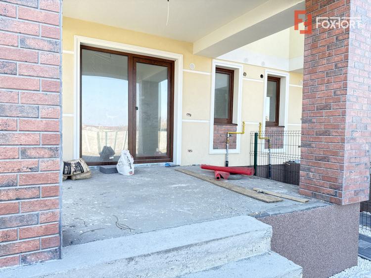 Duplex 4 camere situat la drum asfaltat, in Sacalaz