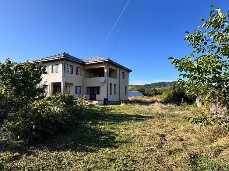 Casă P+1 cu 6 camere și teren de 2.300 mp, Moinești – 322 mp construiți | 195k
