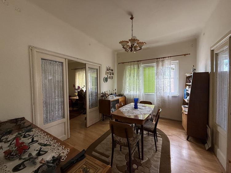De vanzare apartament de 94MP cu curte de 90 MP