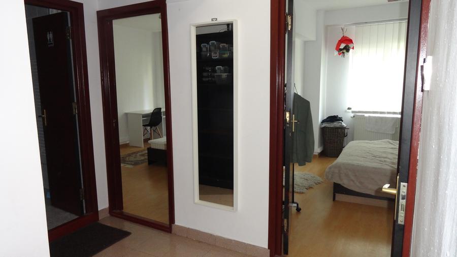 Apartament cu 3 camere, amenajat cu 3 dormitoare, zona centrala