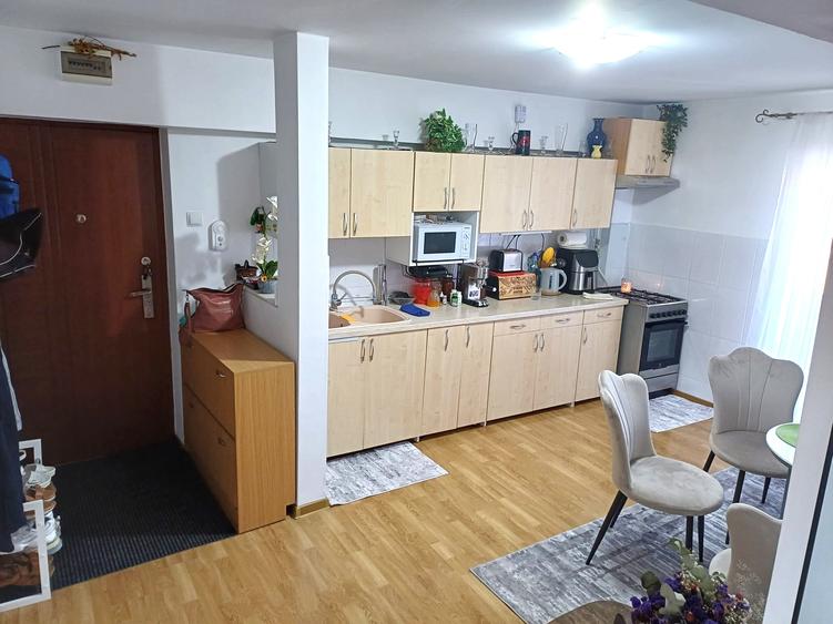 Apartament 2 camere 51mp -2 balcoane zona Spital Pret 60000eur neg