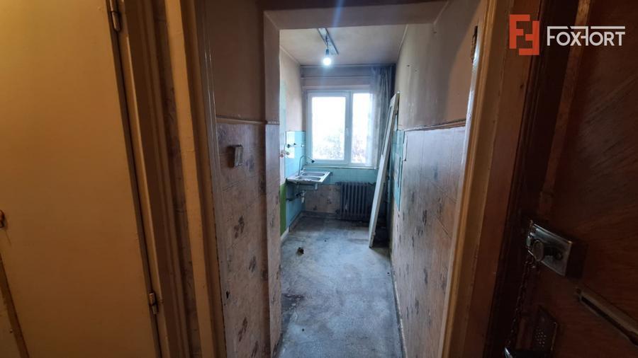 Apartament cu 3 camere + boxa, zona Sagului