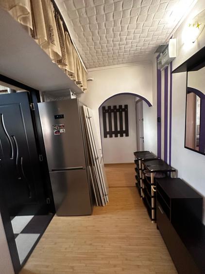 Apartament cu 3 camere, etaj 2/4, zona Mircea cel Batran
