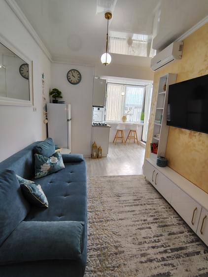 Apartament cu 2 camere mobilat și utilat, vedere la mare