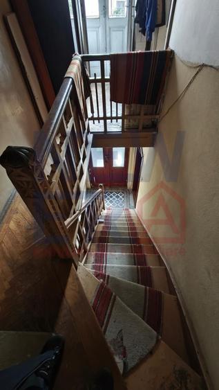 De vanzare 2 camere in vila interbelica, curte comuna zona Armeneasca