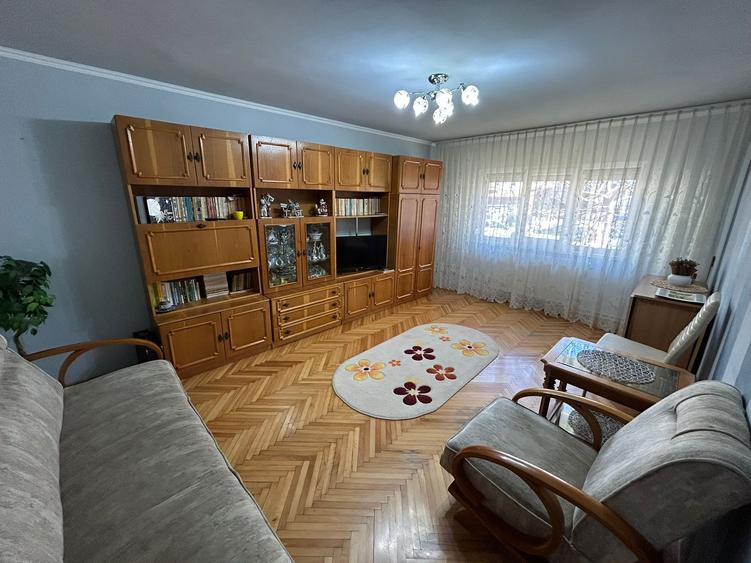 Apartament 3 camere cf 1 decomandat, foarte spatios Dorobantilor