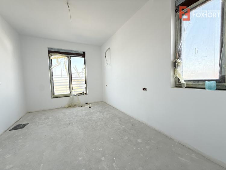 Duplex 4 camere situat la drum asfaltat, in Sacalaz