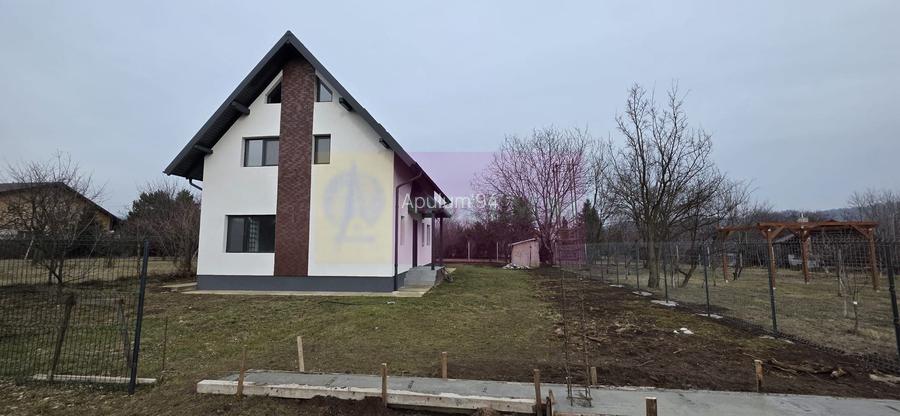 Vila de vanzare cu 4 camere in Brebu - 2