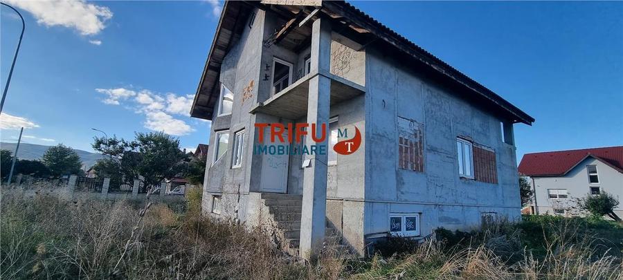 Casa 9 camere de vanzare cu 1005 mp teren