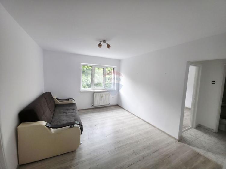 Apartament cu 3 camere de vânzare în zona Maratei