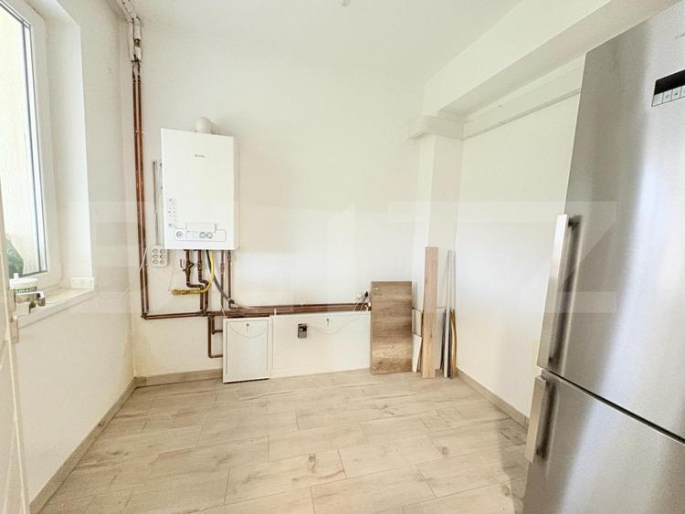 Casă de vânzare 239 mp, teren 5,6 ari,  zona Titulescu