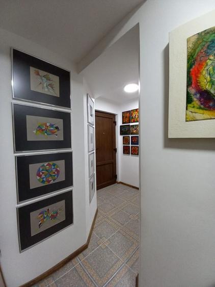Apartament central la demisol înalt