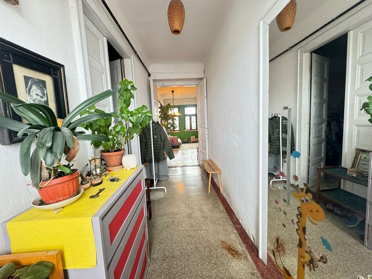 Apartament interbelic in zona Mihai Viteazul-103mp, et. 2/2