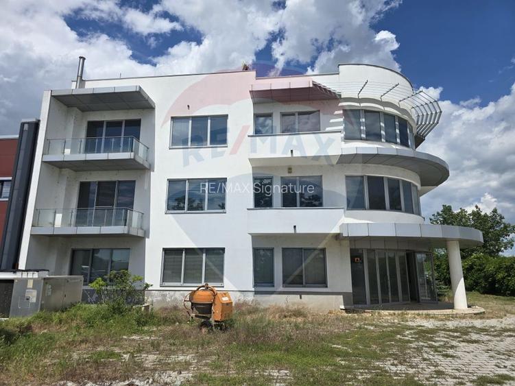 De Vânzare Clădire de Birouri 1.769 mp cu Teren 3.728 mp DN4 - 2