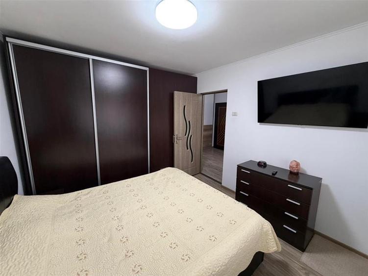 Apartament 2 camere, hol patrat, logie + balcon, mobilat si utilat