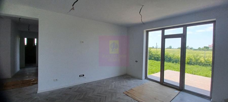 Gulia, casă nouă parter 4 camere, curte 514 mp