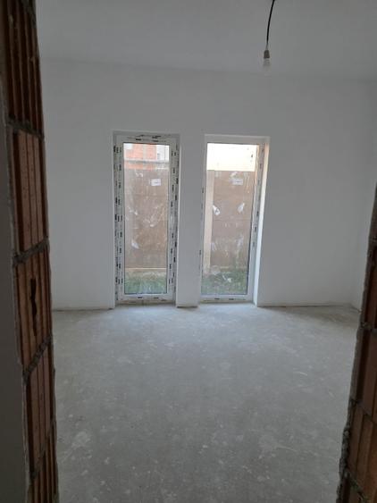 Proprietar vand duplex premium despartit prin camera tehnica