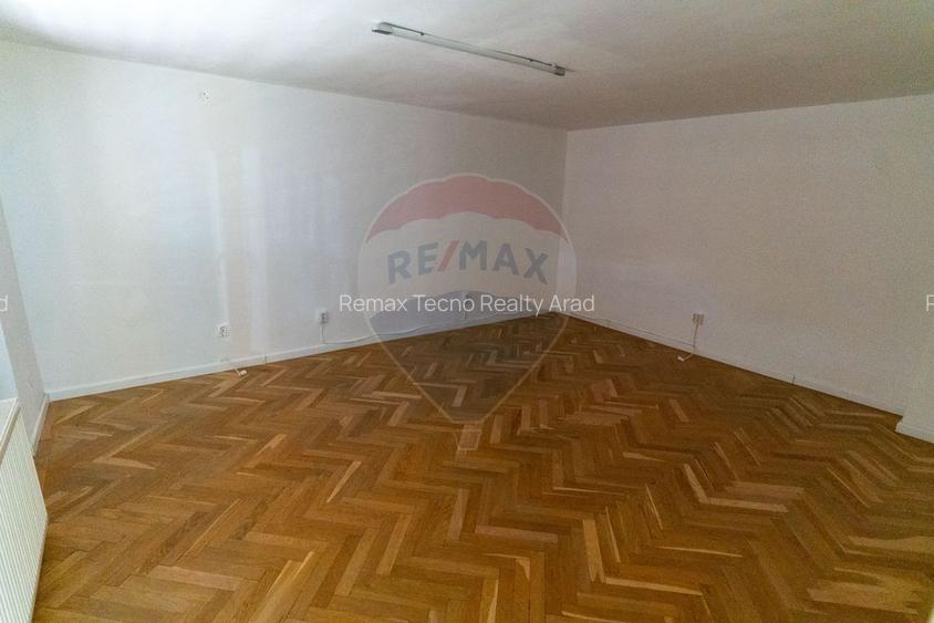 Casă / Vilă cu 6 camere de închiriat în zona Centru Vechi - 33