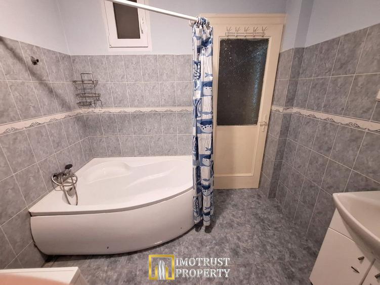 Apartament cu loc de parcare și grădină proprie - de închiriat