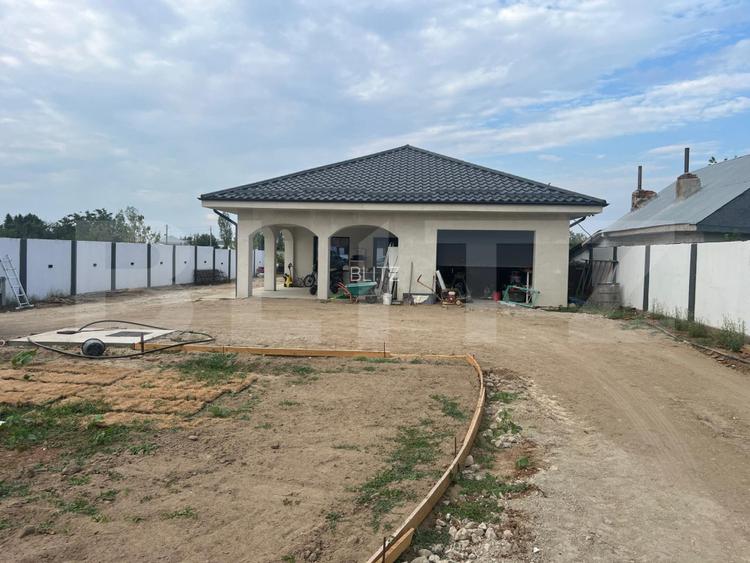 Casa 330 mp, teren 3.080 mp, zona Cosoveni
