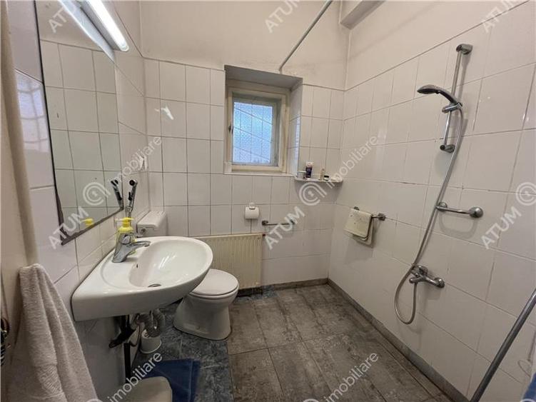 Casa individuala cu 4 camere si teren 900 mp zona Calea Poplacii
