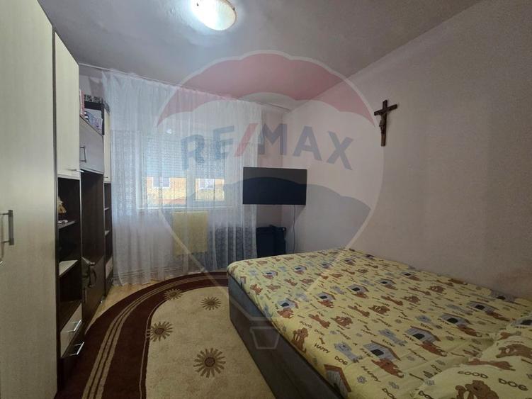 Apartament cu 4 camere de vânzare în zona Cetate -Comision 0%