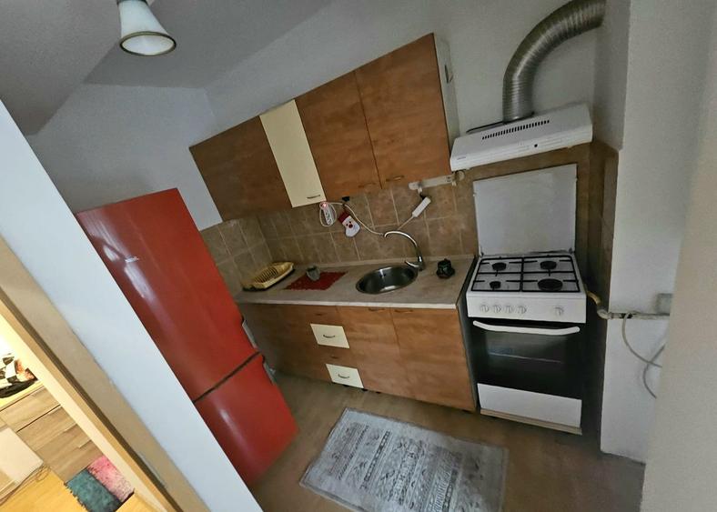 Apartament o camera, 38mp, balcon, zona Cinema Marasti