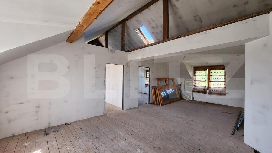 Apartament cu 3 camere, 80 mp, 3.000 mp teren, zona Reghin
