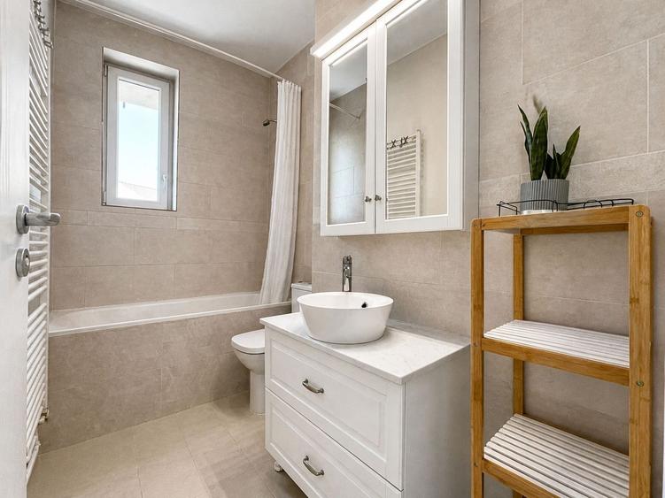 Apartament spatios 3 camere, garaj si boxa, zona de case – Complex Studentesc