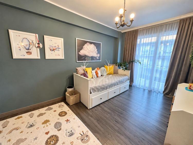 Apartament cu 3 camere, 21 mp balcoane, parcare subterana in zona Vivo