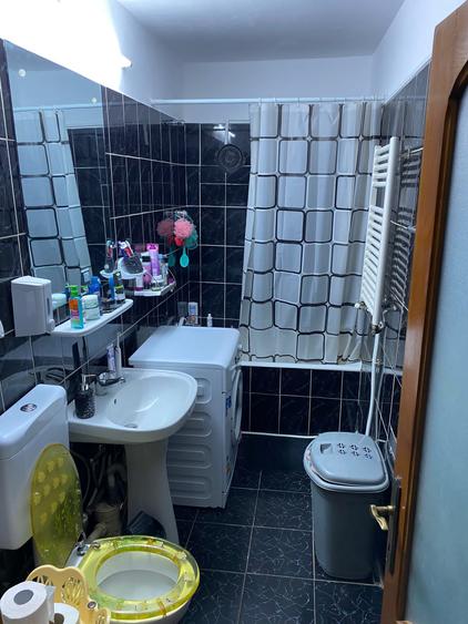 Apartament 2 camere central (Dance Club), decomandat, etajul 4/4, acoperis.