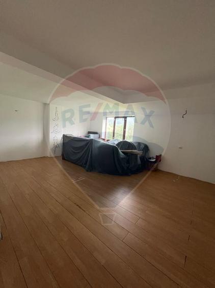 Pensiune/Casă cu 18 camere de vânzare în Campulung Moldovenesc