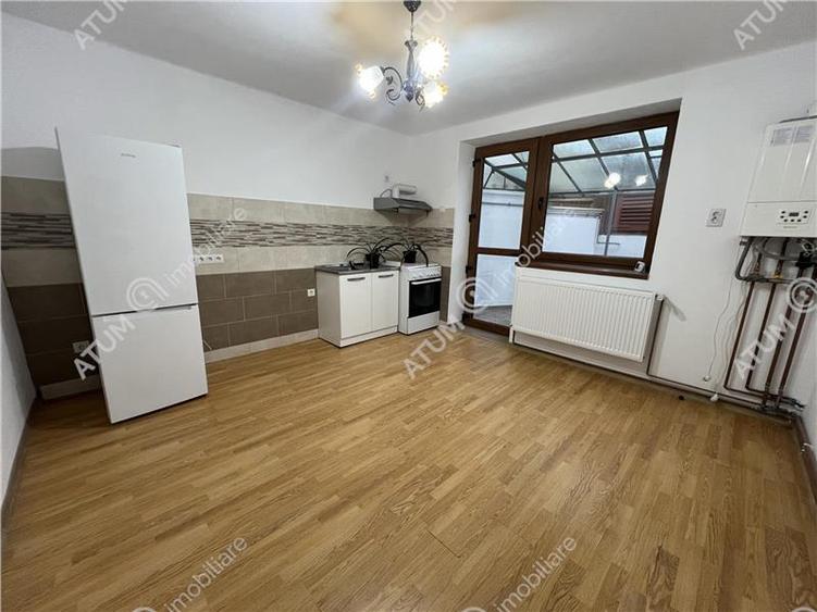 Casa 3 camere cu 2 pivnite si teren de 242 mp zona Calea Dumbravii