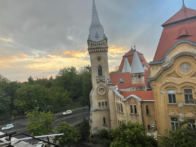 Proprietar inchiriez apartament lux iultracentral - Piata Victoriei (Owner)