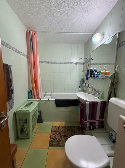 Apartament 3 camere structura decomandata,întrare Racadau